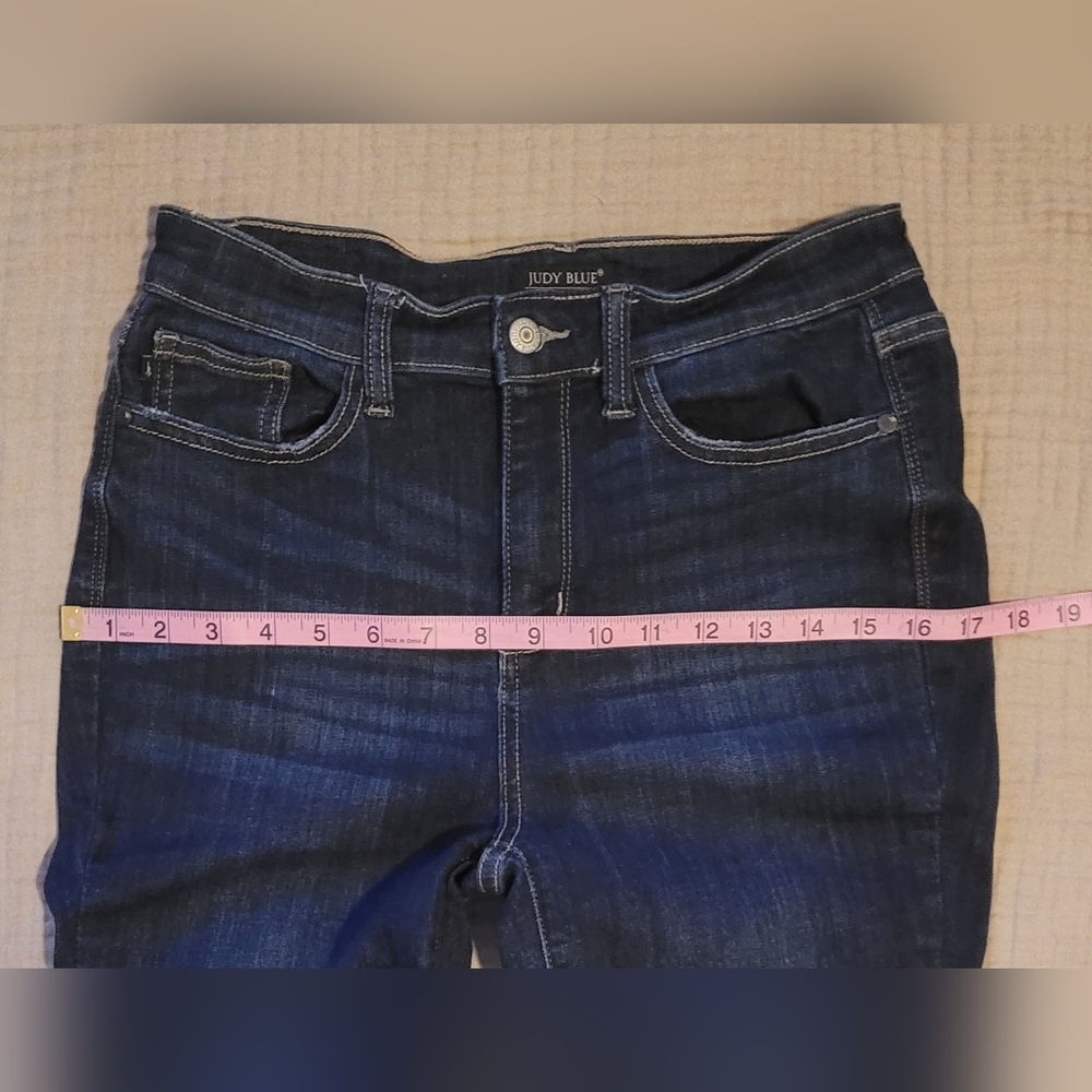 Judy Blue Lily High Rise Raw Hem Flare Dark Wash Jeans - Size 7/28 - Picture 9 of 15